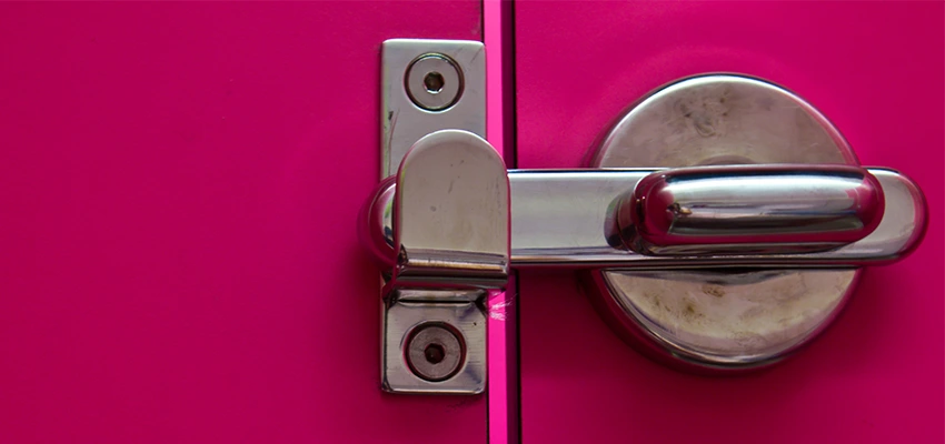 Childproof Gate Lock in Dinuba, California