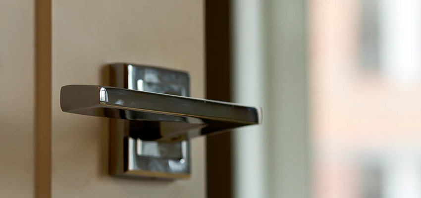 Door Lever Knob Repair in Dinuba, California